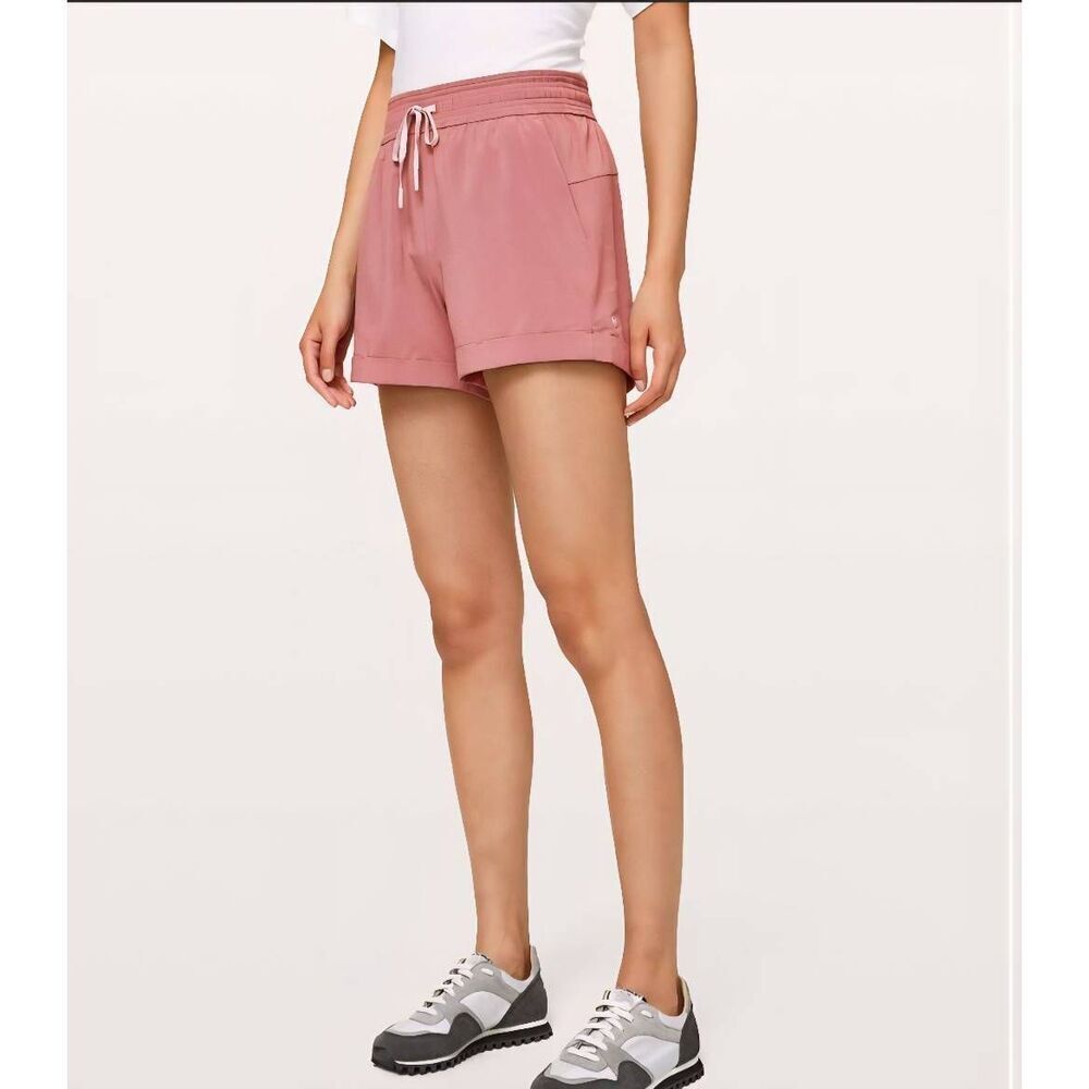 Lululemon Spring Break Away Short II 3" Size 2